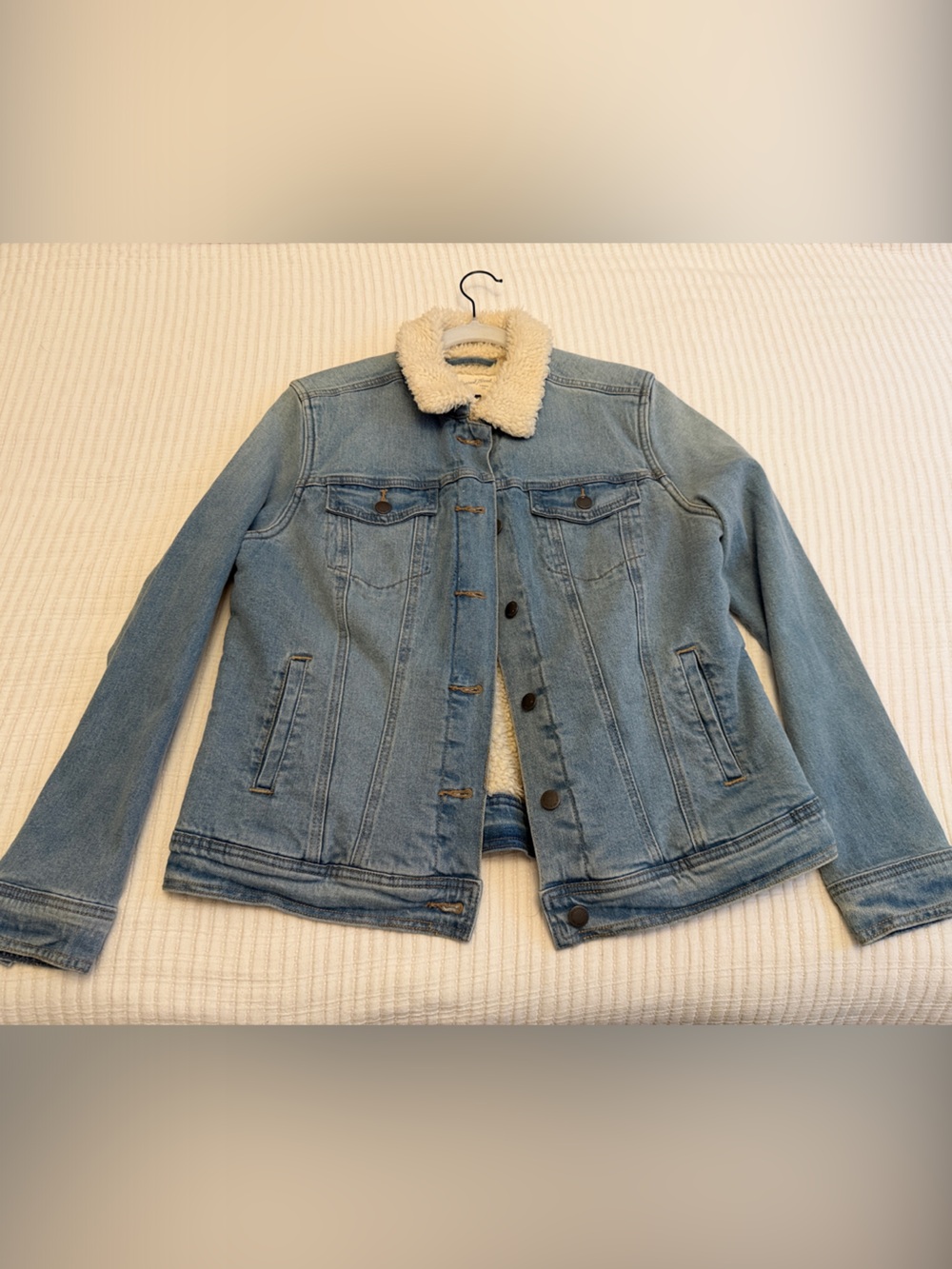 Universal Thread Light Blue Denim Jacket with Cream Sherpa Collar